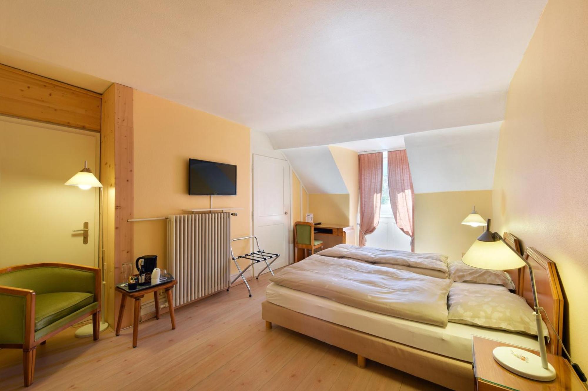 Hotel De L'Aigle Couvet Pokój zdjęcie